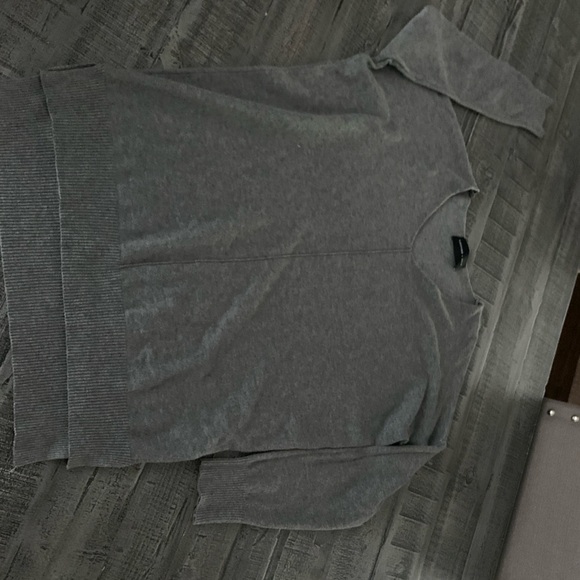 Alexander & David S/M Gray V-Neck Women's Sweater Preloved - Picture 5 of 6